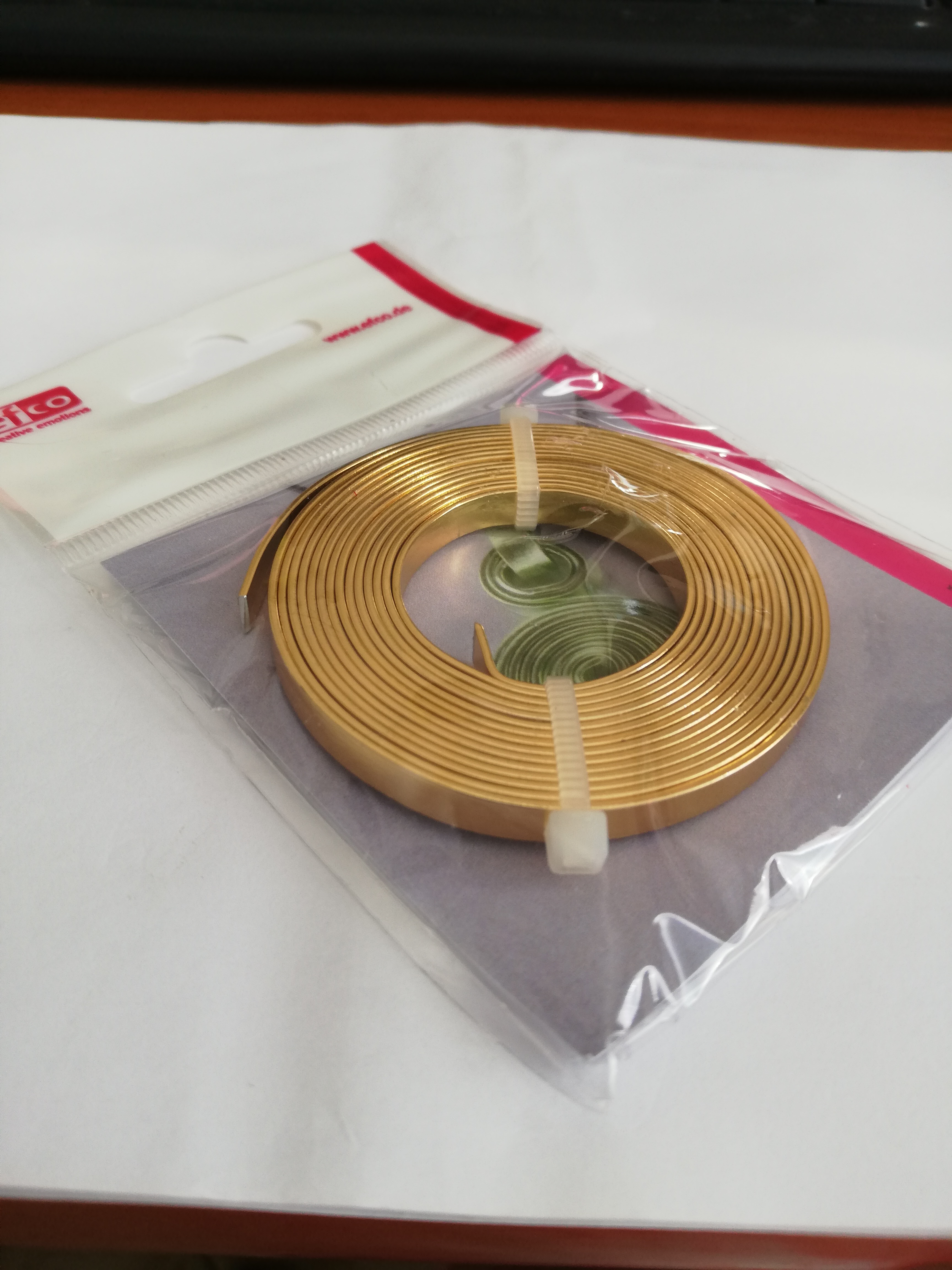 Hliníkový drôt eloxovaný plochý, pr. 1mm, 1y5mm,2 m - zlatá  farba
