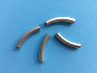 Zahnutá trubička 27 mm, platina
